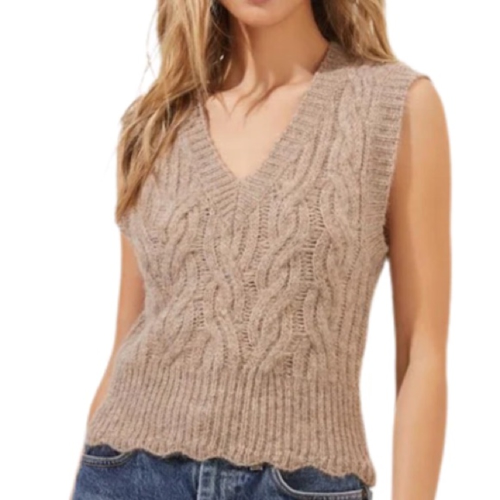 $79 ASTR The Label Medina Cable Knit Sweater Vest Size XL